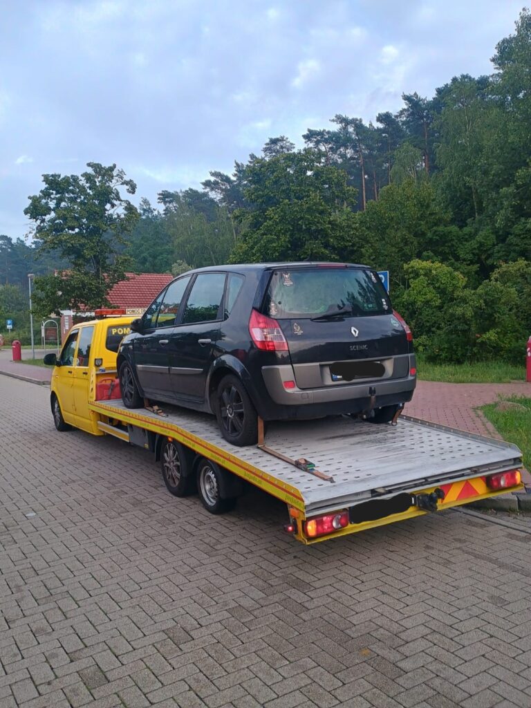 Szybka wymiana opon na drodze w Lubań przez pomoc drogową.